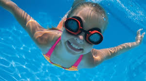 This image has an empty alt attribute; its file name is swimming-girl.jpg