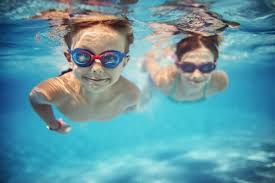This image has an empty alt attribute; its file name is swimming-kids-1.jpg